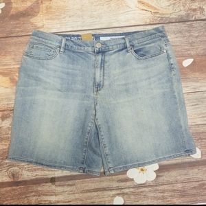 🆕️ DKNY denim plus size short